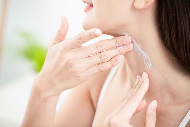 Запознайте се с 4 естествени съставки за избелване на кожата на врата
