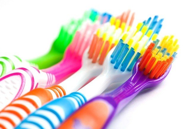 歯ブラシを選ぶためのヒントとその世話をする方法