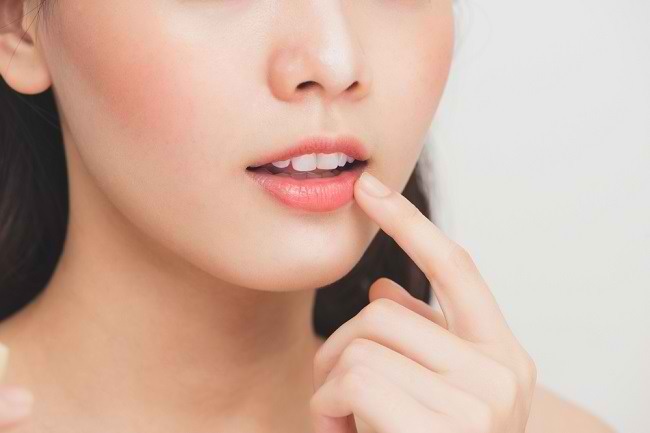 Разпознайте причините и 4 начина да преодолеете сухите устни