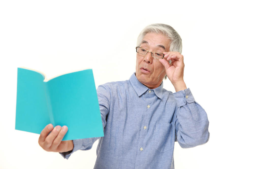 Scegliere gli occhiali da lettura per chi soffre di vecchi occhi