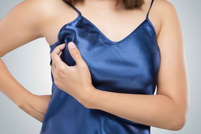 Non graffiare, questi sono 6 modi per affrontare il prurito al seno durante la gravidanza