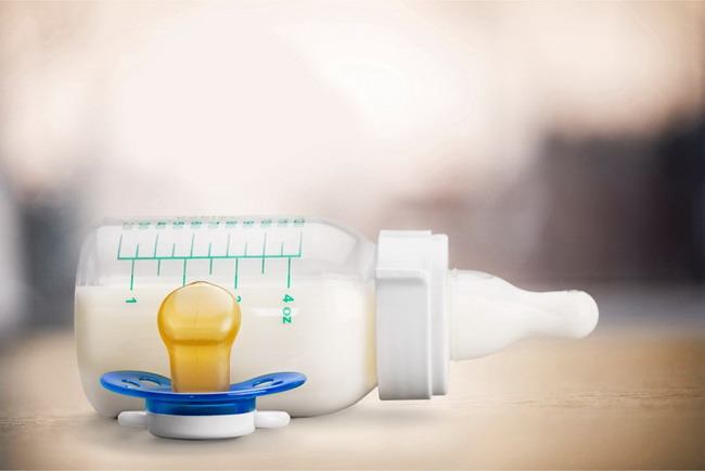 Как да стерилизираме бутилки с мляко, за да поддържаме здравето на бебето