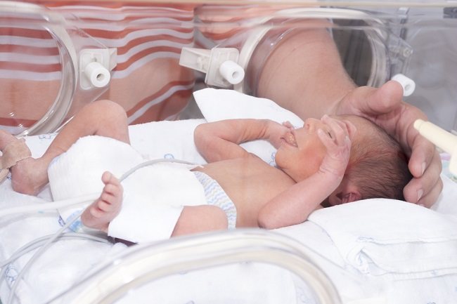 Как да се изчисли възрастта на недоносеното бебе и да се следи развитието му