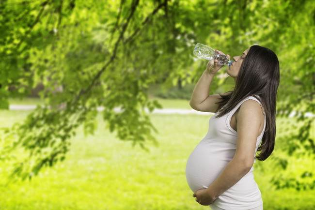 Причини за горещо гърло по време на бременност и как да го преодолеем