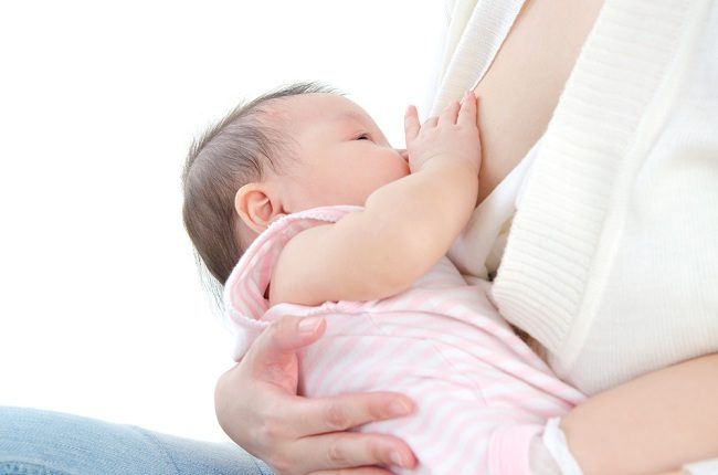 Inilah 3 sebab penting bayi perlu disusui setiap malam