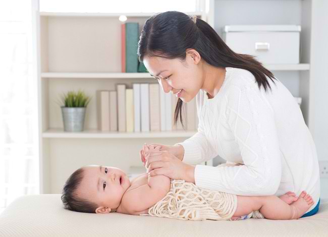 Ketahui Pelbagai Khasiat Urut Bayi