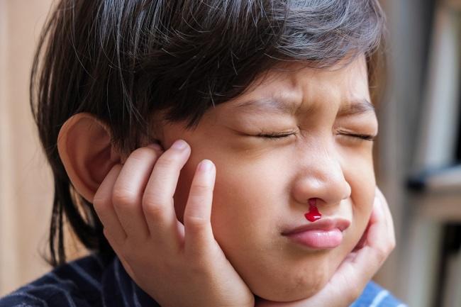 睡眠中の子供の鼻血の原因を知る