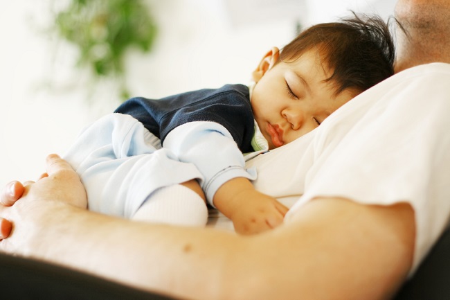 Различни причини за често повръщане на бебетата и как да го преодолеем