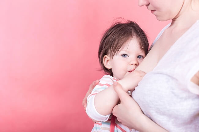 أمي ، ها هي حقائق عن الرضاعة الطبيعية لأكثر من عامين