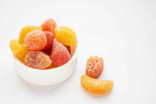 Çocuklara çiğnenebilir şeker şeklinde vitamin vermeden önce buna dikkat edin.