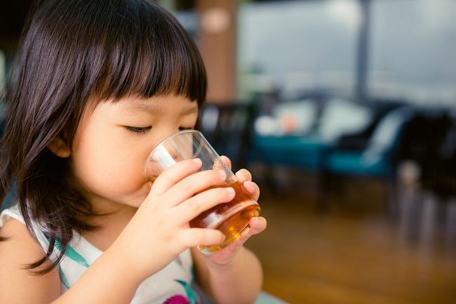 Кога бебетата могат да пият сок?