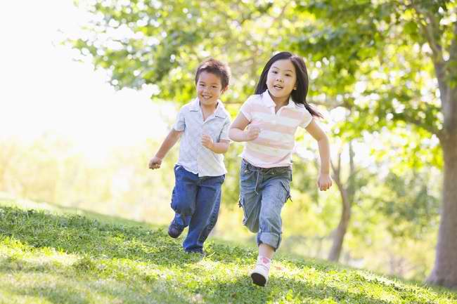 فيما يلي 8 طرق لجعل الأطفال يتحركون بنشاط