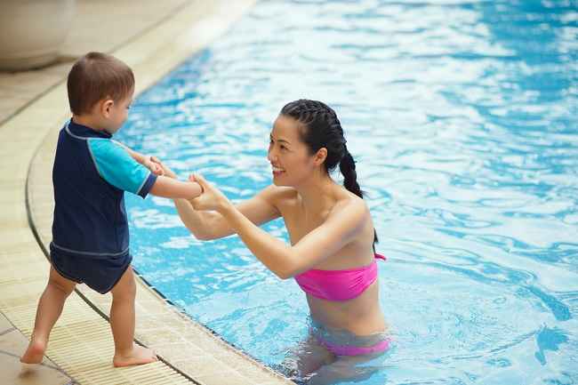 تعال ، تحقق من نصائح السباحة الآمنة مع الأطفال