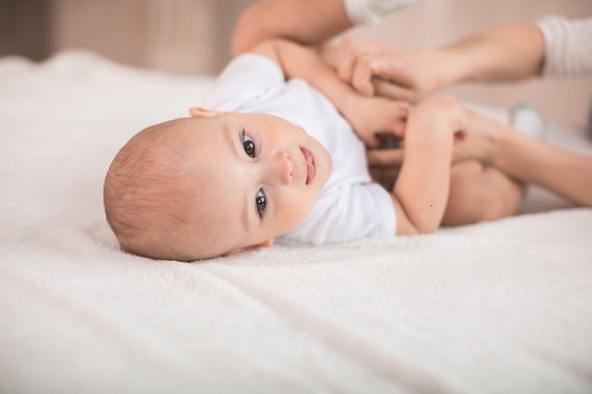 赤ちゃんの乾燥肌に対する保湿剤の利点をここで確認してください