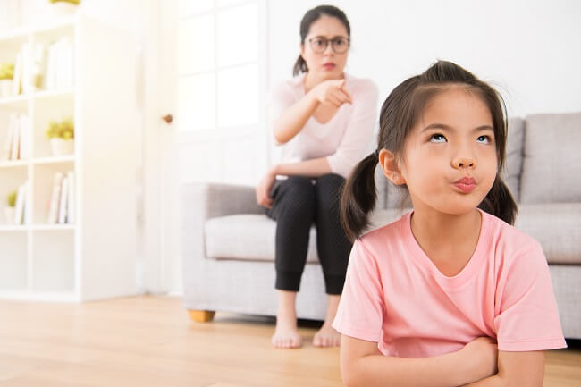 4 علامات على الآباء أن يكونوا قساة للغاية على الأطفال