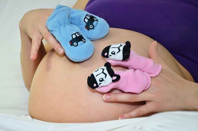 Lihat cara menjaga kesihatan ketika hamil dengan anak kembar