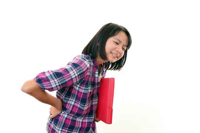 Различни причини за болки в гърба при деца и как да ги преодолеем