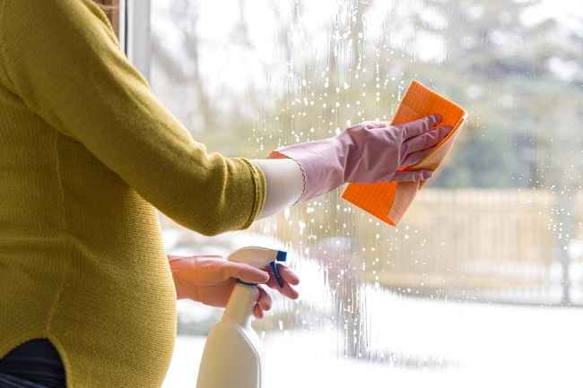 Как да почистите къщата си по време на бременност безопасно