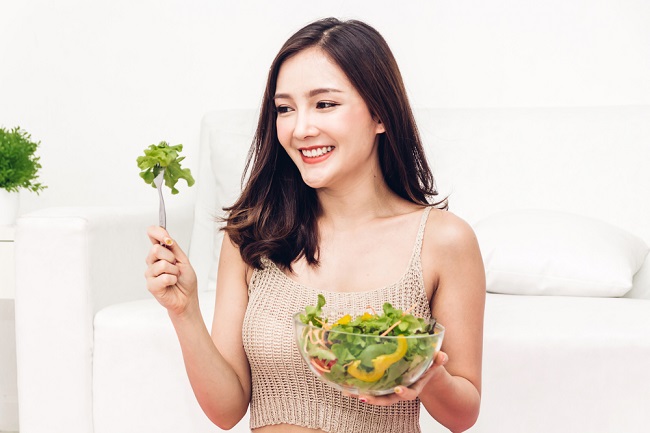 Modi salutari per mangiare l'insalata
