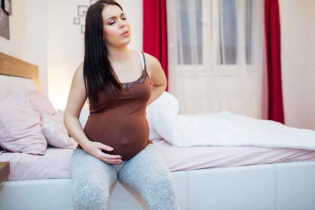 6 طرق للتغلب على آلام عظم الذنب أثناء الحمل
