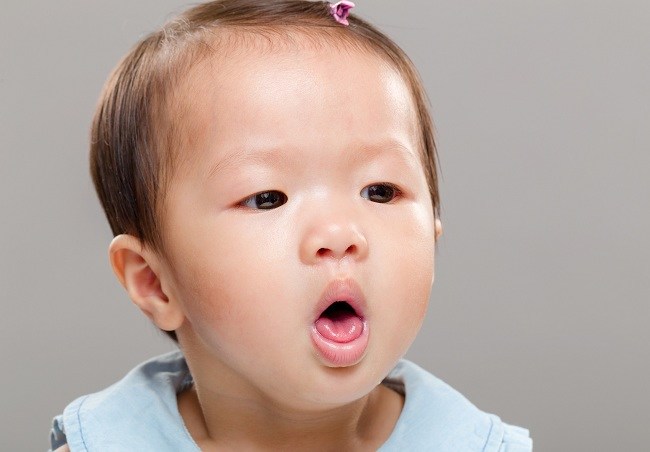 Наблюдение на причините за кашлица при бебета