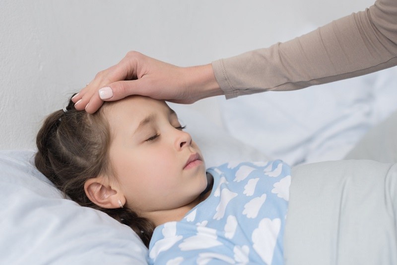 Riconoscere i sintomi della difterite nei bambini e come trattarla