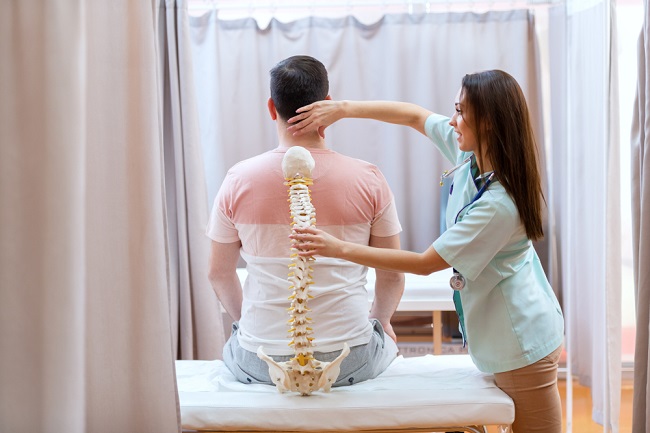 Знайте ролята на ортопедичния лекар специалист по гръбначния стълб