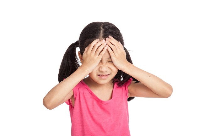 さあ、子供の頭痛の原因とそれらに対処する方法を認識してください