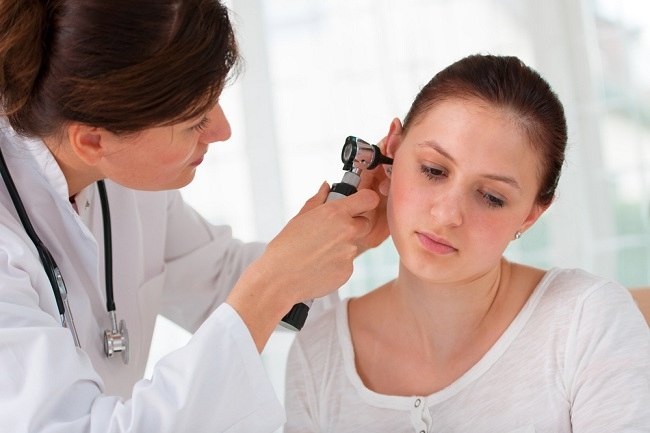 Diverse opzioni per la medicina pruriginosa dell'orecchio a causa dell'otite esterna