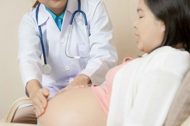 النساء الحوامل ، دعنا نعرف المزيد عن الفحص الجيني