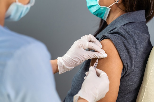 Mengenal Beberapa Kesan Sampingan Vaksin COVID-19